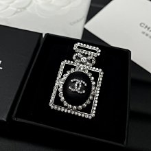 倉庫直銷#VivienneWestwood 薇薇安 長條黑色烤漆字母MANIA土星鑰匙扣鎖匙圈--F8012 歷史價格詳細信息