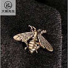 鮑勃の生活館復古立體大字母黃銅小胸針女士經典光滑別針徽章配件 歷史價格詳細信息