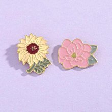 鮑勃の生活館復古立體大字母黃銅小胸針女士經典光滑別針徽章配件 歷史價格詳細信息