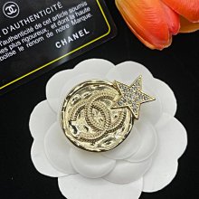 新款熱銷 首飾#香 23新款藝術字體幾何鑲鑽胸針外套胸花別針 編號9569 明星大牌同款 歷史價格詳細信息