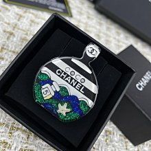 新款熱銷 首飾#香 23新款藝術字體幾何鑲鑽胸針外套胸花別針 編號9569 明星大牌同款 歷史價格詳細信息