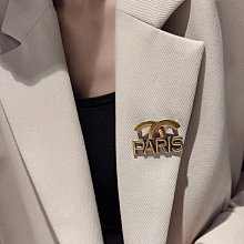 胸針 別針 女王字母胸針女韓國奢華大氣胸花高檔徽章裝飾別針開衫扣衣服配飾 衣服配飾-寶島百貨 歷史價格詳細信息