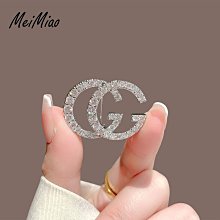 胸針 別針 女王字母胸針女韓國奢華大氣胸花高檔徽章裝飾別針開衫扣衣服配飾 衣服配飾-寶島百貨 歷史價格詳細信息