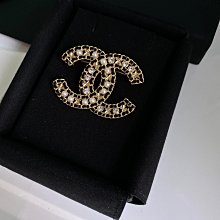 熱銷新款 CH  香 黑白拼色胸針 胸花 重工別針 明星大牌同款服裝包包 歷史價格詳細信息