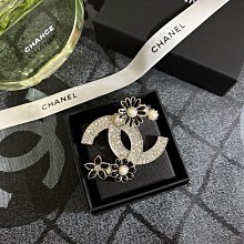 熱銷新款 Cha 香 秋冬新款雛菊滿鑽胸針  胸花    明星大牌同款服裝包包 歷史價格詳細信息
