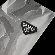 胸針 別針 女王字母胸針女韓國奢華大氣胸花高檔徽章裝飾別針開衫扣衣服配飾 衣服配飾-寶島百貨 歷史價格詳細信息