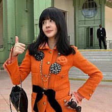 香奈儿 山茶花胸针大合集 人间????????????????????????富贵花???? 山茶花为秋冬大衣增添一抹独特色彩 这种大大方方漂亮的贵雅风真的很高级 歷史價格詳細信息