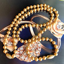 已售香奈兒金色胸針 紅色羊皮穿鍊 法國質感細節 珍珠寶石 航海風徽章風 Chanel pin brooch 紅色藍色金色配搭 vintage 寶石切割感coco 歷史價格詳細信息