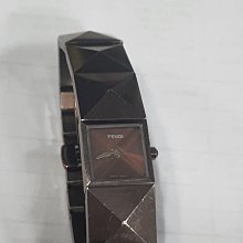 【FENDI】芬迪經典舒適男士，這款復雜的運動鞋是由柔軟的小牛皮真皮內里超輕橡膠材質粗紋大底  這種獨特的輕薄風格適合這個季節的隨 NO.67896 歷史價格詳細信息