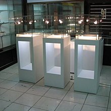 展示櫃，億品LED玻璃櫃、展示櫃、珠寶櫃、手機櫃、精品櫃、飾品櫃、玻璃櫥櫃.模型展示櫃.眼鏡櫃.藝品櫃.禮品櫃.公仔櫃 歷史價格詳細信息