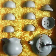 《仿宋簸箕硯》 硯臺文房四寶！ 一物一拍！ 歙硯黑龍潭。 尺寸16.8*9.8*3.7厘米，配香樟木盒。 精-2736 歷史價格詳細信息