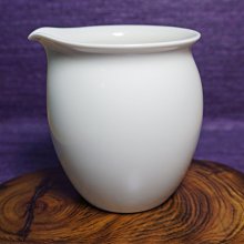 台灣三希牙白茶海 靑白茶海    無耳  (满水300c.c.)側杯 瓷壺 瓷杯 給識貨的行家 歷史價格詳細信息