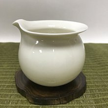 台灣三希牙白茶海 靑白茶海    無耳  (满水300c.c.)側杯 瓷壺 瓷杯 給識貨的行家 歷史價格詳細信息