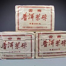 陳年又名陳半丁清末名畫家松陰論古畫作       1917年陳半丁與齊白石成為至交，1918年在國立北京藝術專科學校任教授，1920年陳半丁參與了國畫學研究會 歷史價格詳細信息