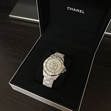 (J12) 男童~UNIQLO 灰色圓領休閒短袖棉T恤~150 cm~99元起標~~ 歷史價格詳細信息