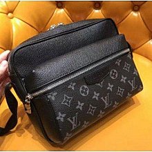 代購 LV Giant Monogram M67690 零錢包 卡夾 鑰匙包 歷史價格詳細信息