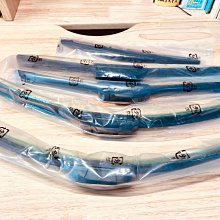 全新品 二隻小熊  一隻是格紋鈕釦小熊 另一隻為純白小熊 脖子都有金色蝴蝶結 可吊在包包上 可愛泰迪熊 婚禮佈置用品 歷史價格詳細信息