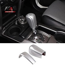 PRADA 銀色三角牌Logo 粒紋皮革對開零錢袋短夾(黑色) 2MO738 2CB2 F0002 歷史價格詳細信息