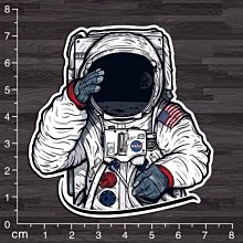 《潮流本舖》太空人敬禮 防水貼紙 潮流貼紙 編號A638 價格比較,價格查詢,歷史價格詳細信息
