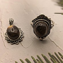 紫水晶骨干原石。 2.4公斤。尺寸170x190mm。  900 水晶 擺件 文玩 二手【紫竹齋】8 歷史價格詳細信息