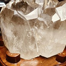 **結緣水晶**磁場強,透亮,鏡面結晶三輪鱷魚骨幹5286公克,週年慶回饋金開跑,詳情請參考商品描述! 歷史價格詳細信息