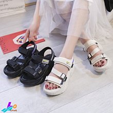 Lo流行女鞋 ~☆簡單穿搭就耀眼::☆~~~MIT 舒適夾心軟底 一字皮帶釦魔鬼氈涼鞋 歷史價格詳細信息