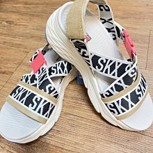 SKECHERS 男 厚底涼鞋 藍黃 MAX CUSHIONING SANDAL - 229010BKBL / GYOR 歷史價格詳細信息