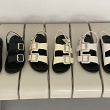 ♡小稻甜♡正韓代購．簡約百搭雙帶扣環皮革厚底涼鞋/便鞋/後空鞋/魚口/露趾/方扣/奶油色/楔型/小香(陳欣欣/KIMY 價格比較,價格查詢,歷史價格詳細信息