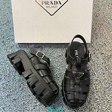 ～阿醬精品～巴黎直送????Prada????男款????低調奢華薄羽絨外套 歷史價格詳細信息