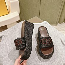 【34-41碼】亮片粗跟涼鞋 水鑽一字帶高跟鞋露趾 中跟涼鞋 水鑽閃亮鞋 魚嘴中跟鞋 鑽石搭扣鞋子 亮粉女涼鞋 歷史價格詳細信息