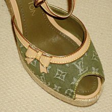 ☆貴族精品☆CHARLES. & KEITH毛尼/皮（大容量）附化妝包肩背包 ，未使用長期放置，尺寸上長40下長26×寬16×高32公分 歷史價格詳細信息