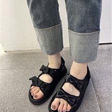 ♡小稻甜♡正韓代購．簡約百搭雙帶扣環皮革厚底涼鞋/便鞋/後空鞋/魚口/露趾/方扣/奶油色/楔型/小香(陳欣欣/KIMY 歷史價格詳細信息