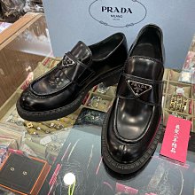 PRADA 銀色三角牌Logo 粒紋皮革對開零錢袋短夾(黑色) 2MO738 2CB2 F0002 歷史價格詳細信息