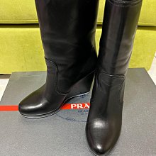 PRADA 中號 三角牌亮面牛皮肩背腋下包(黑色) 歷史價格詳細信息