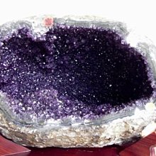 [S.D.小晶洞專賣店]烏拉圭變種異相紫水晶洞{閃閃發亮}-重:8.4KG- @金黃色@ 歷史價格詳細信息