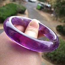 純天然鈦晶手鐲，色澤金黃 晶體超通透，效應超強，晶體如水 內徑59 寬19 厚12mm，好美 好透  此物屬高檔商品 售出不退換 歷史價格詳細信息