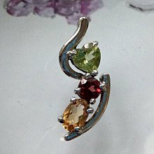 【出清特價】胸墜-頂級天然水晶-黃水晶 紫水晶 綠橄欖石-銀K~長寬28*13mm~聚財 增加財運(2505盒7) 歷史價格詳細信息