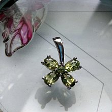 【出清特價】胸墜-頂級天然水晶-黃水晶 紫水晶 綠橄欖石-銀K~長寬28*13mm~聚財 增加財運(2505盒7) 歷史價格詳細信息