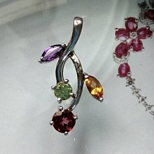 【出清特價】胸墜-頂級天然水晶-黃水晶 紫水晶 綠橄欖石-銀K~長寬28*13mm~聚財 增加財運(2505盒7) 歷史價格詳細信息