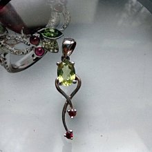 【出清特價】胸墜-頂級天然水晶-黃水晶 紫水晶 綠橄欖石-銀K~長寬28*13mm~聚財 增加財運(2505盒7) 歷史價格詳細信息