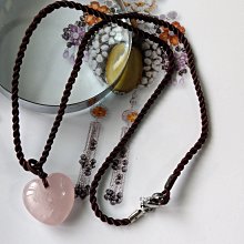 【開運如意閣】胸墜.吊飾-925純銀立體如意鎖片-長命富貴.鳳凰圖-下方3個銀鈴鐺-長寬厚28*21*8mm附紅色中國繩 歷史價格詳細信息