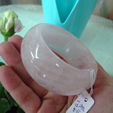 AAA+天然粉晶手鐲～超寬版～《晶14款》～手圍19.5號～內徑60mm鐲寬27mm厚度8mm，加寬版手環～粉晶、天然粉紅水晶：原礦琢磨而成的！～｛熊寶貝珠寶｝ 歷史價格詳細信息