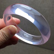 純天然鈦晶手鐲，色澤金黃 晶體超通透，效應超強，晶體如水 內徑59 寬19 厚12mm，好美 好透  此物屬高檔商品 售出不退換 歷史價格詳細信息