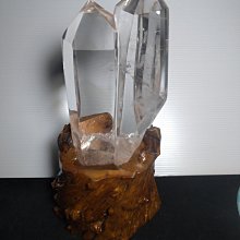 天然原礦白水晶簇～ 淨重约960g，贈底座～好運到水晶坊（A8_11） 歷史價格詳細信息