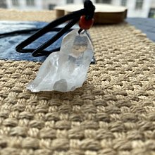 天然白水晶原石觀賞石擺件。晶體透亮猶如冰塊，顏色極美，大自然億萬年的結晶。黃水晶主財運，有財富之石美譽.家居擺設鎮宅，辦公擺設旺事業 歷史價格詳細信息