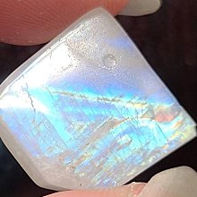 ***原礦屋*** 安眠靜心！寶石級料體！A級斯里蘭卡藍暈月光石貔貅小雕件0.718g (無孔)！(靜心、冥想、靈修) 歷史價格詳細信息