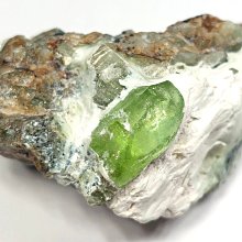 ***原礦屋*** 清新橄欖綠！對應心輪！A級美國無處理清透橄欖石拋光原礦標本0.333g！(招財、標本、冥想、靈修) 歷史價格詳細信息