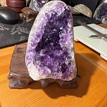 天然烏拉圭濃郁深紫原礦紫水晶簇紫晶簇助凝聚磁場凝聚能量淨化對應眉心輪頂輪提升智慧思考力專注力睡眠品質-權杖紫晶花-編號B 歷史價格詳細信息