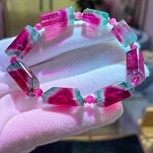 稀有粉藍西瓜碧璽貓眼手串，晶體通透色彩明豔，稀有美物。配件爲18k金.8.5—10.7mm重：23.25g 歷史價格詳細信息