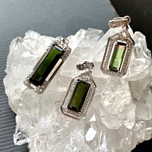 純天然紅碧璽吊墜 雕刻【貔貅如意】18K金鑲嵌扣頭 色彩清新豔麗！ 晶體通透，水潤油亮！ 20.3/17.2/4.6毫米 此物屬高檔貨 售出不退換 歷史價格詳細信息